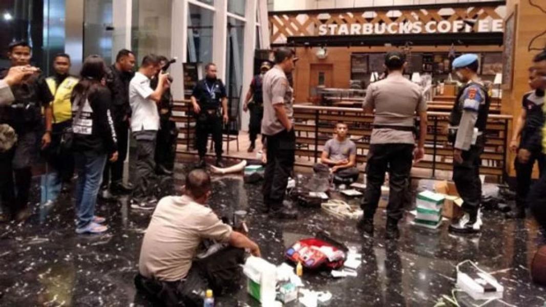 Kerusuhan di Slipi Berlanjut, 5 Polisi Terluka