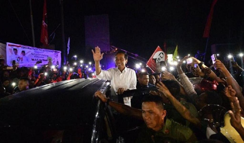 Korupsi di Sekitar Menteri, Jokowi Bakal Rombak Kabinet?