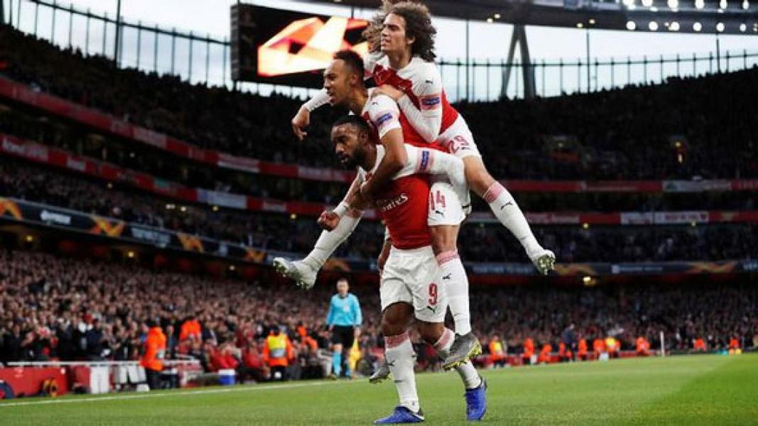 Kostum Baru �Klasik� Arsenal Menuai Pujian