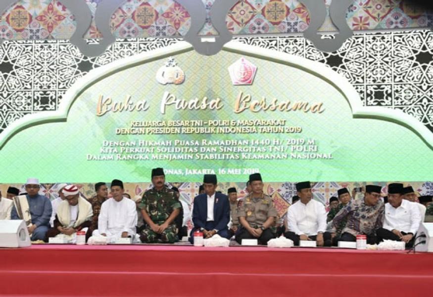 Panglima TNI Buka Puasa Bersama Presiden RI dan Prajurit TNI-Polri
