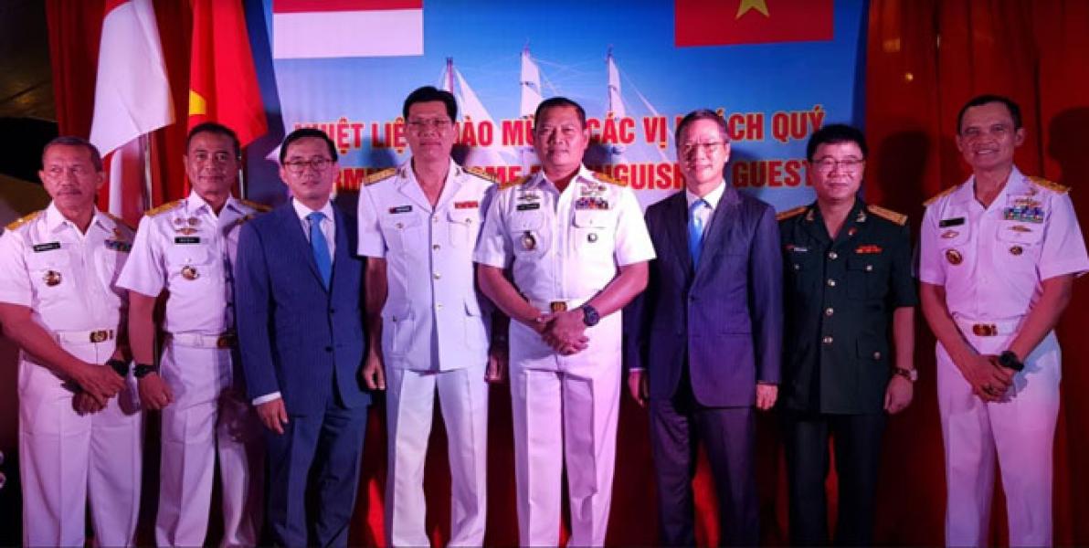 Plt. Sestama Bakamla Kunjungi Kapal Latih Vietnam