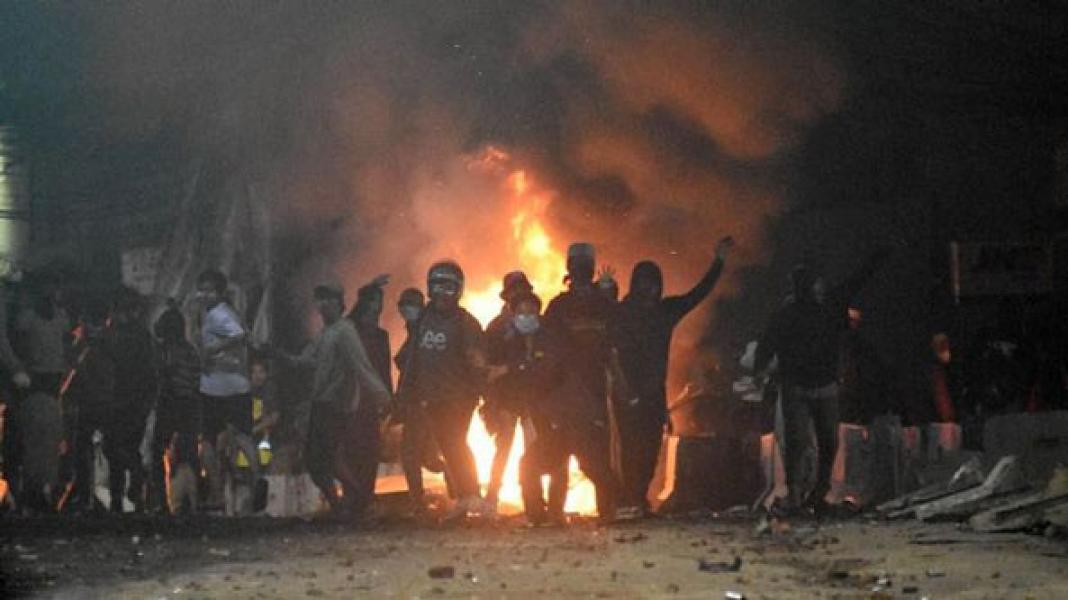 Slipi Memanas, Aksi Saling Serang Terjadi di Kemanggisan