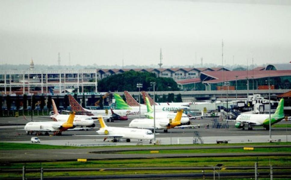 Soal Tiket Pesawat Masih Mahal, Jokowi: Tanya Menhub