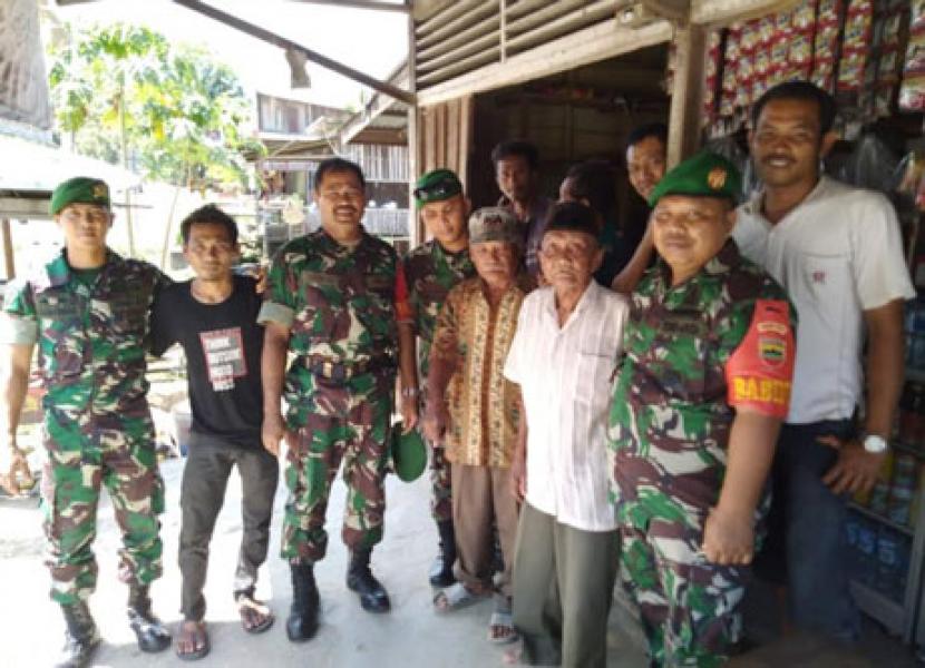 Waspada Karlahut, Babinsa Koramil 05/Kampar Kiri Gelar Komsos‎
