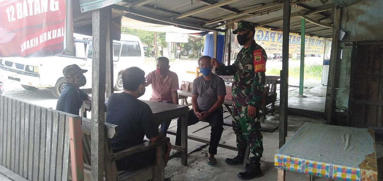 Babinsa Koramil 09/Langgam Terus Himbau Warga Tetap Waspada Covid-19