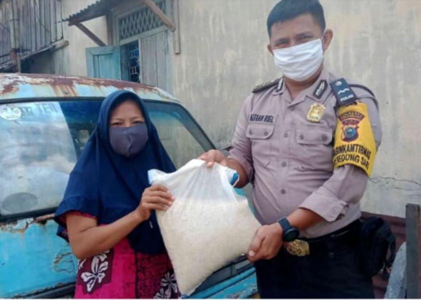 Bantu Warga Terdampak Covid-19, Polresta Pekanbaru Kembali Bagikan 830 Karung Beras