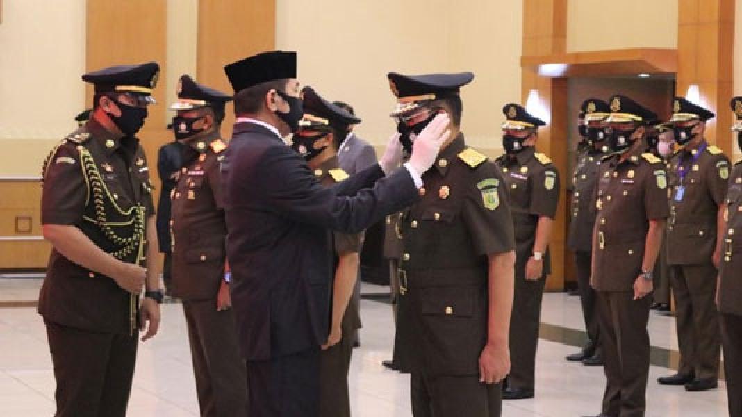 Bermasker, Jaksa Agung Lantik Wakilnya dan 2 Pejabat Eselon
