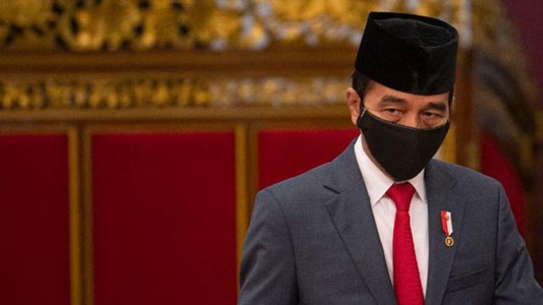 Bingung Masyarakat di Balik Diksi Perang-Damai Corona Jokowi