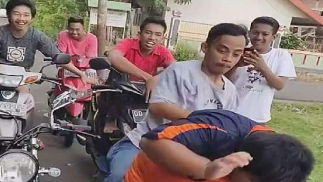 Bocah Penjual Jalangkote Dibully Sejumlah Pemuda, Gubernur Sulsel: Saya Tentu Prihatin