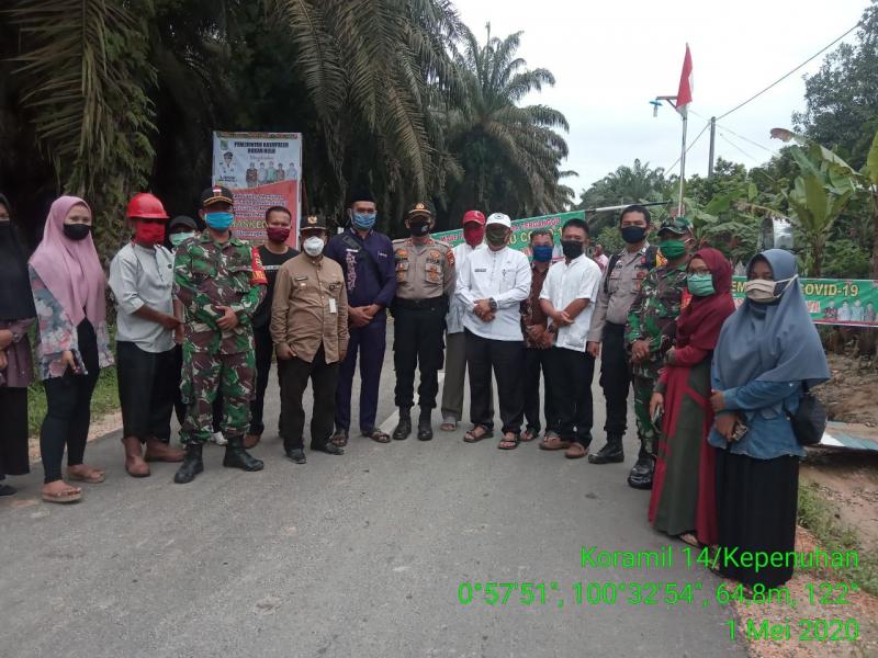 Danramil 14/Kepenuhan Beserta Upika Bahu Membahu Cegah Penyebaran Covid 19