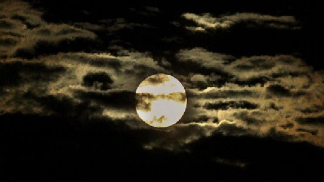 Fenomena Supermoon Terakhir 2020 Bisa Disaksikan Malam Ini
