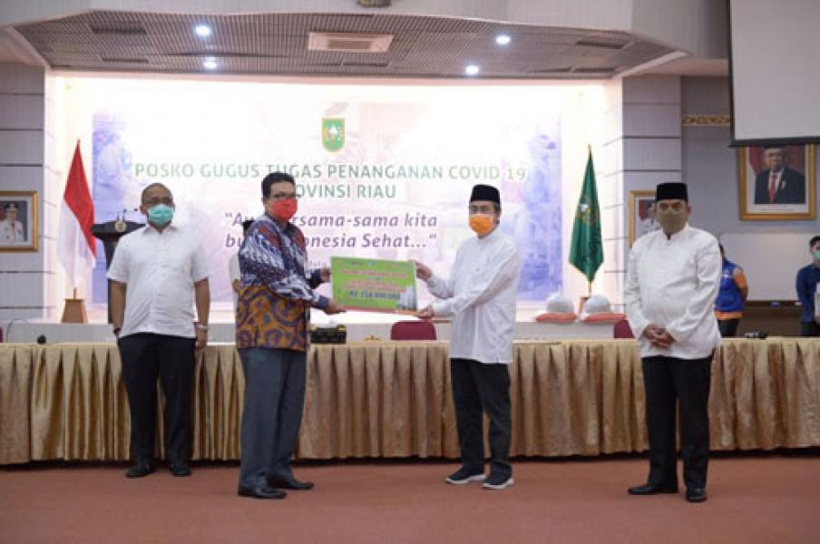 Gugas Tugas Covid-19 Riau Terima 1.300 Paket Sembako Dari Bank Riau Kepri