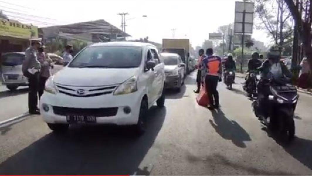 Kena Razia, Bripka Hil Ngamuk di Check Point PSBB Ciparay