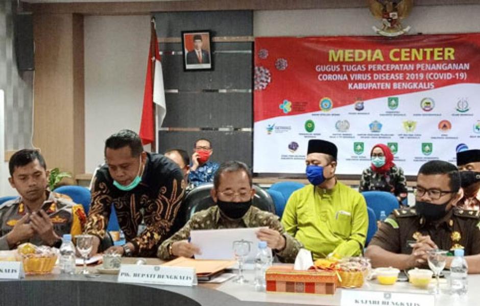 Laporkan Hasil Evaluasi PSBB, H Bustami HY Ikuti Telekonferensi Bersama Gubri H Syamsuar