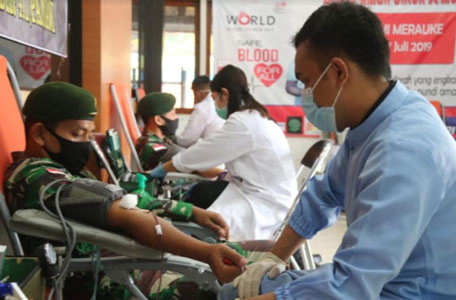 Maknai HUT Batalyon ke-53 Ditengah Covid-19, Satgas Pamtas Yonif 411 Gelar Donor Darah