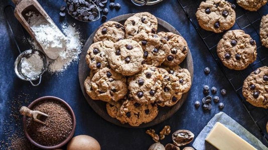 Membandingkan Kalori Kue Kering dengan Sepiring Nasi