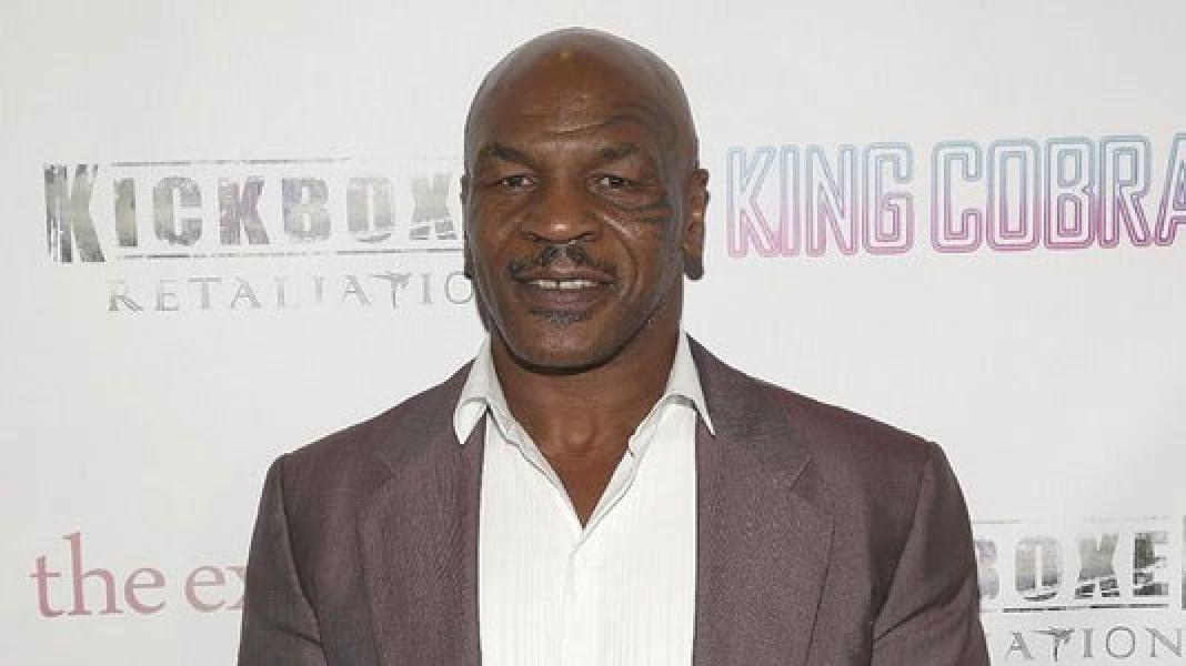 Mike Tyson Pamer Pukulan Mengerikan Jelang Kembali ke Ring