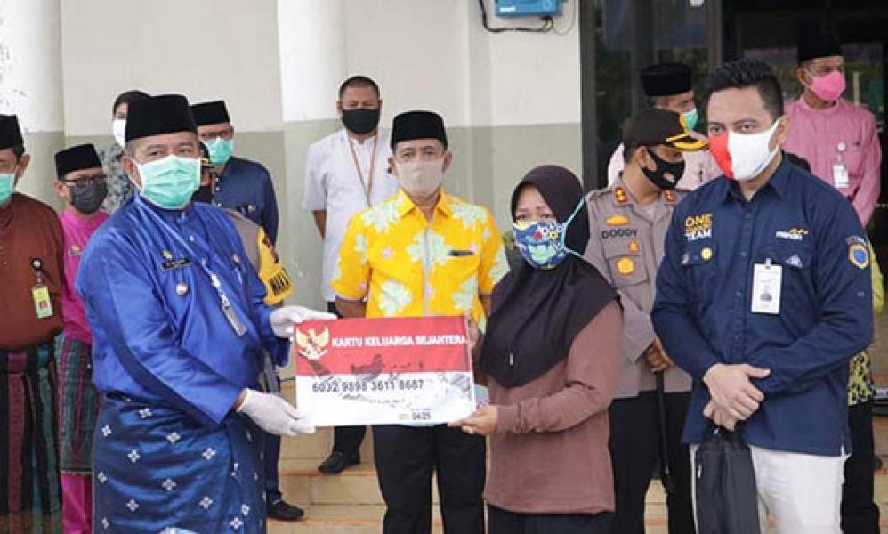 Pemkab Siak Salurkan 16.850 paket Bansos