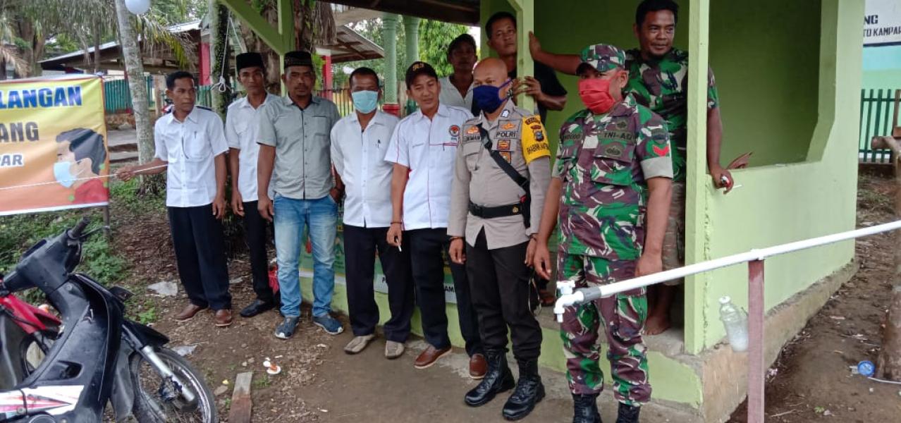 Posko Covid 19, Selain Sebagai Pos Pemantau Juga Sebagai Komsos Babinsa Koramil 12/Xlll Koto Kampar