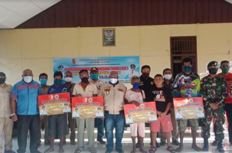 Satgas Yonif 411 Kostrad Hadiri Penyerahan BLT Dana Desa di Kampung Kirely