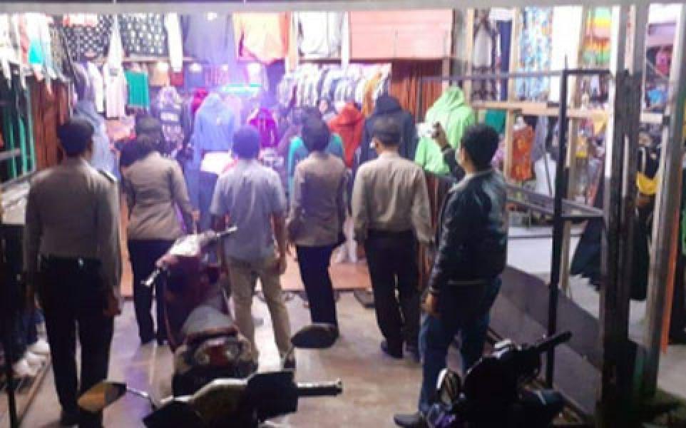 Tak Indahkan Aturan PSBB, Toko Pakaian di Siak Ditutup Tim Gabungan
