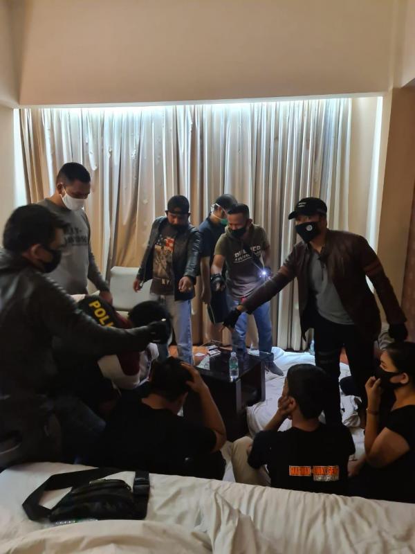 Tak Peduli Corona, 3 Pasangan Luar Nikah Pekanbaru Pesta Narkoba di Hotel Mewah