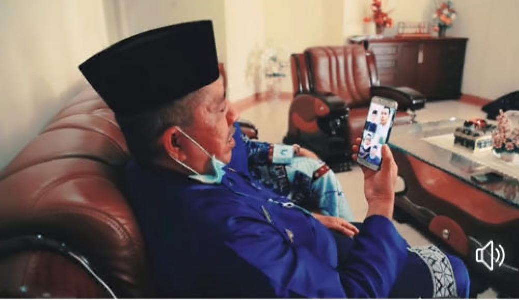 Tak Gelar Open House, Bupati Siak Lakukan Video Call Sapa Keluarga Tercinta