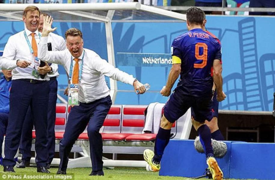 Tolak Diganti, Van Persie Ditampar Van Gaal