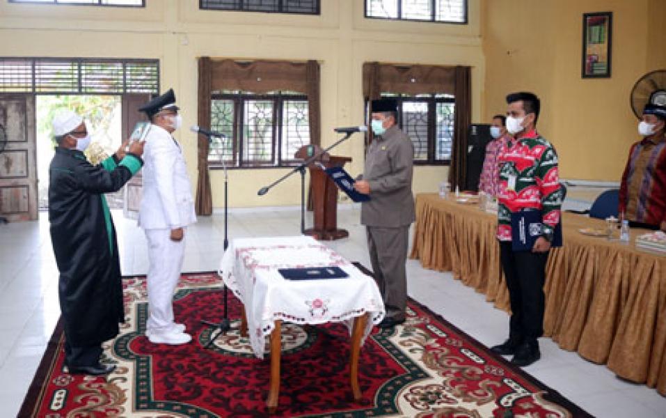 Bupati Alfedri Lantik Penjabat Penghulu Kampung Sri Gemilang Kecamatan Kota Gasib