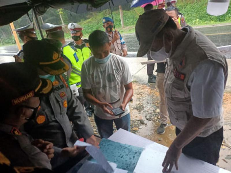Bupati Suyatno Bersama Forkompinda Tinjau Pos Pengamanan Perbatasan