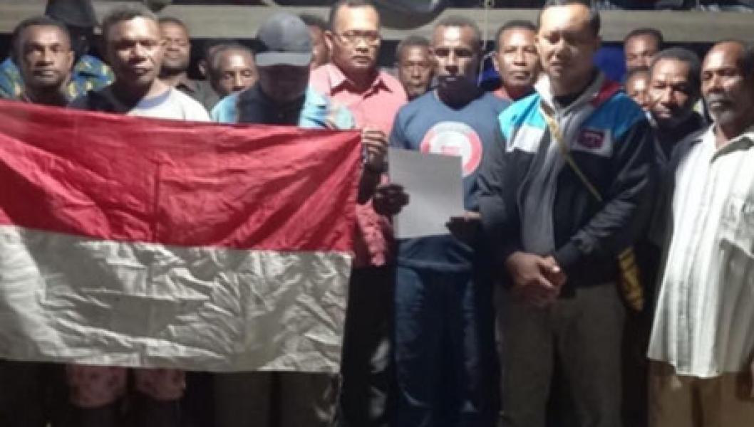 Pentolan Teroris OPM Papua Alex Hamberi Dkk Menyerahkan Diri