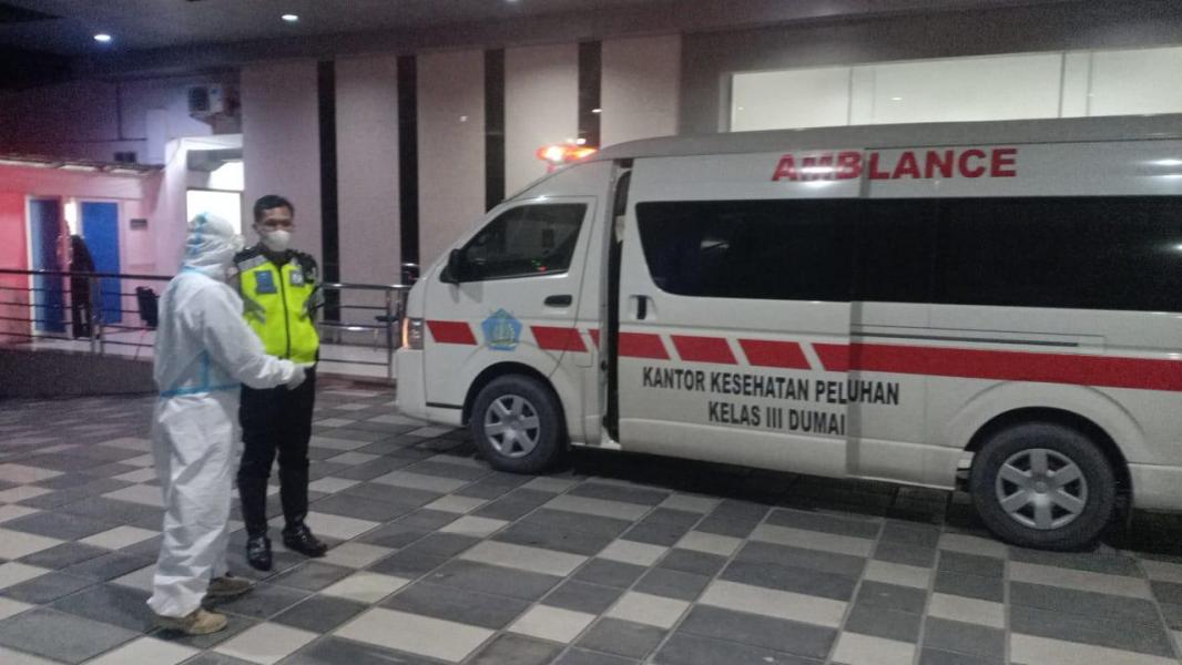 Polres Dumai Evakuasi ABK Kapal MT ARK Progress yang Positif Corona di Perairan Dumai
