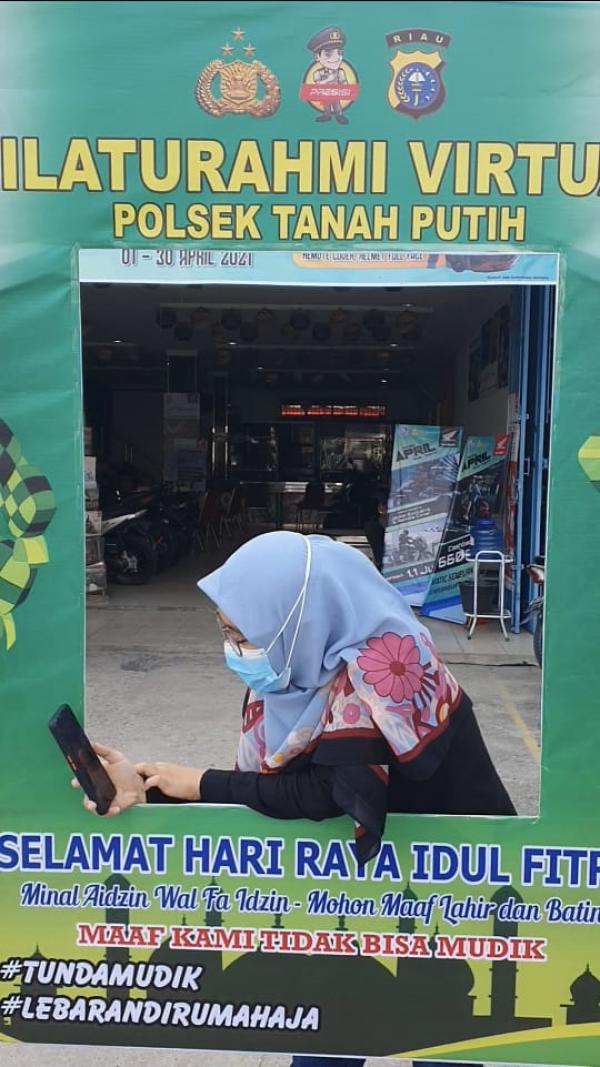 Polsek Tanah Putih Ajak Masyarakat Lasanakan Silaturahmi Lebaran Secara Virtual Booth