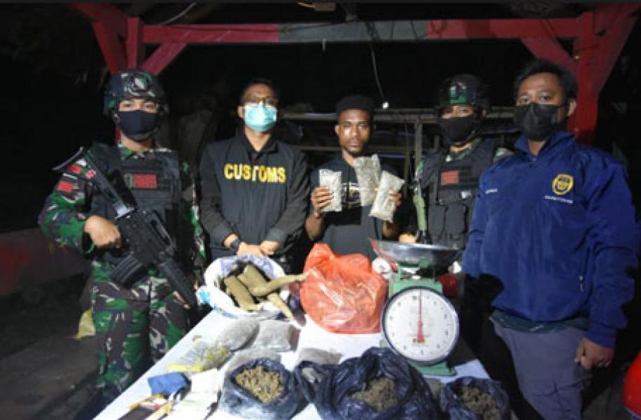 TNI dan Dinas Bea Cukai  Gagalkan  Penyeludupan 800 gram Ganja Kering di  Perbatasan RI-PNG