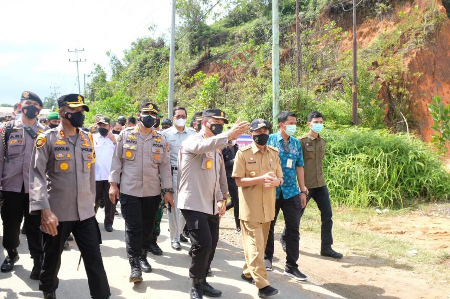 Tinjau Pos Penyekatan Perbatasan, Kapolda Riau: Terimakasih Masyarakat Patuh