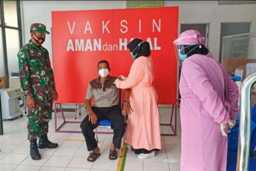 Warakawuri, Purnawirawan TNI dan Istri Prajurit Terima Vaksin AstraZeneca
