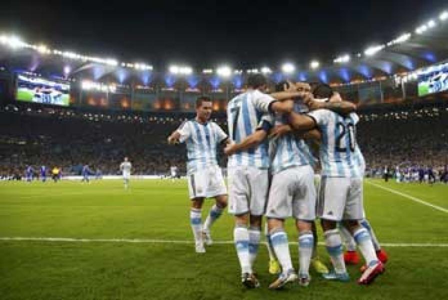 Argentina Taklukkan Bosnia 2-1