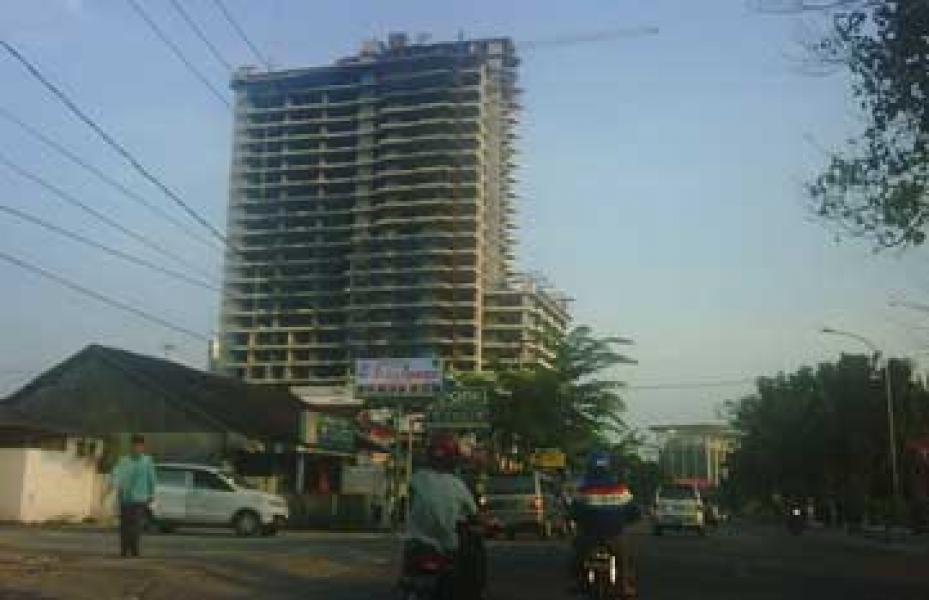 Diduga IMB Kadaluarsa, Pembangunan Apartement Of The Peak Tetap Lanjut