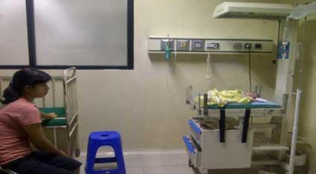 Dilempar Ibunya dari Ketinggian 2 Meter, Bayi Ini Selamat