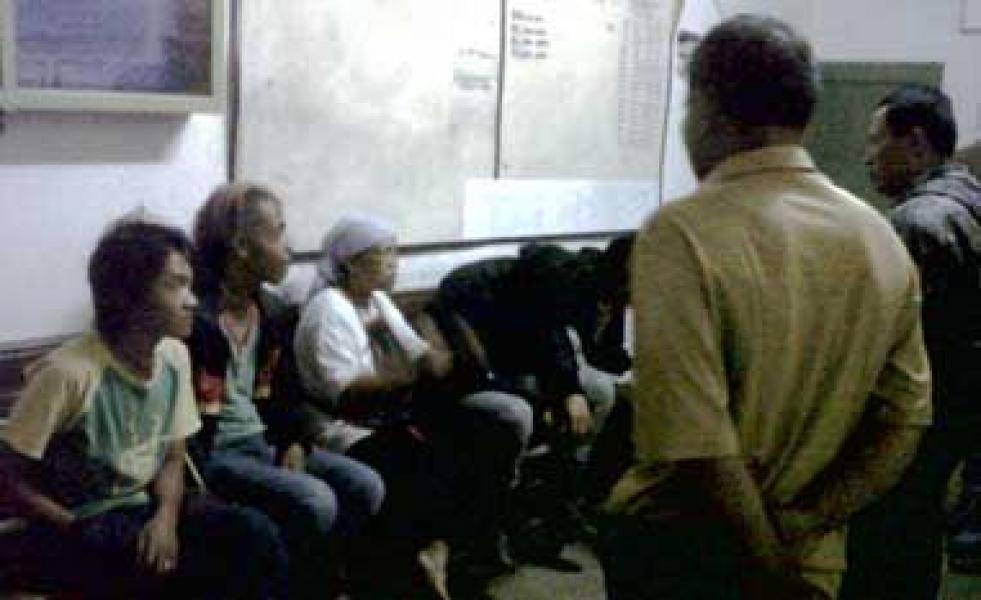 Disosnakertrans Meranti Pulangkan 15 Orang Terlantar ke Daerah Asal