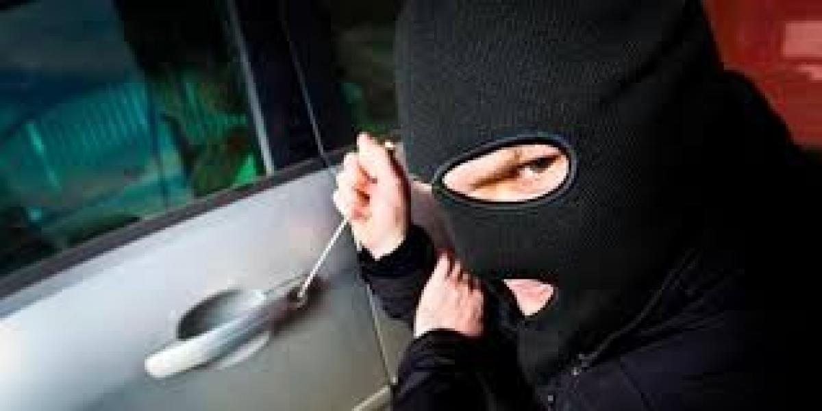 Ditinggal Untuk Muat Belanjaan, Toyota Avanza Milik PNS Dibawa Kabur