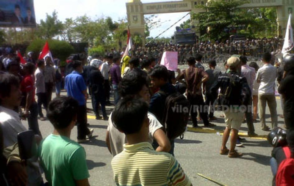 Gejolak Kampar, Ratusan Massa GERAK Berupaya Gulingkan Jefry Noer