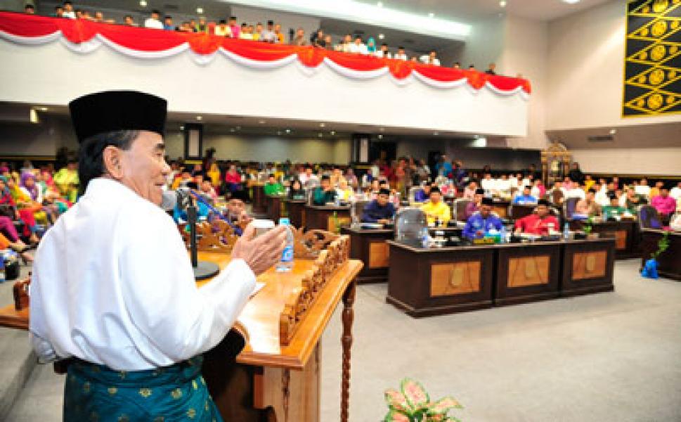 Gubri Hadiri Sidang Paripurna HUT Kota Pekanbaru
