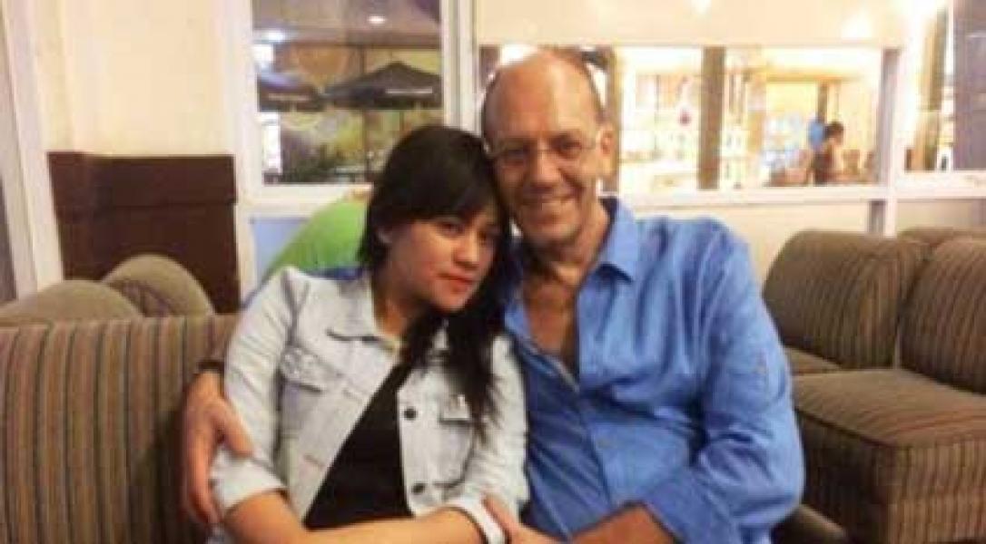 Kesepian, Eks Istri Daus Mini Gandeng Bule