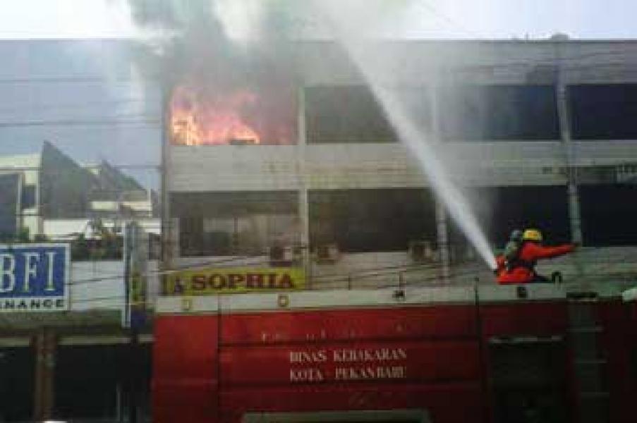 Korsleting Listrik, Toko Sophia Fashion Nyaris Ludes Terbakar
