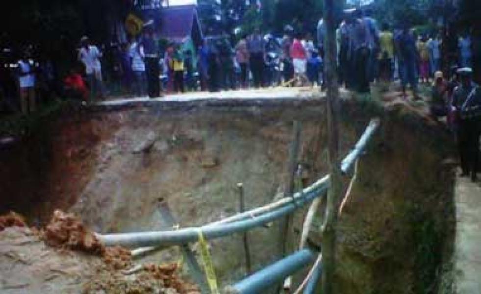 Lalin Kuansing-Inhu yang Terputus Selesai dalam 2 Hari