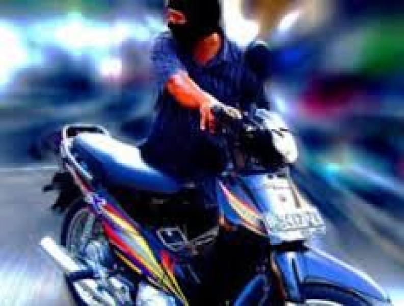 Modus Buang Air Besar, Sepeda Motor Dibawa Kabur