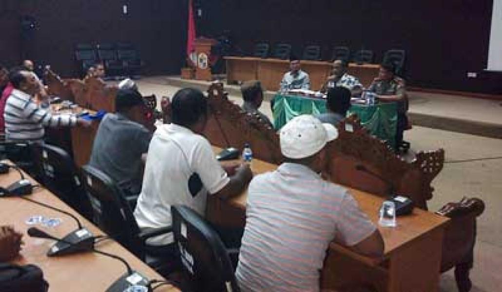 Puluhan Warga Langgam Datangi Kantor Bupati
