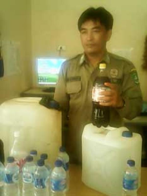 Puluhan liter Miras Jenis Samsu Putih Terjaring Razia Satpol PP