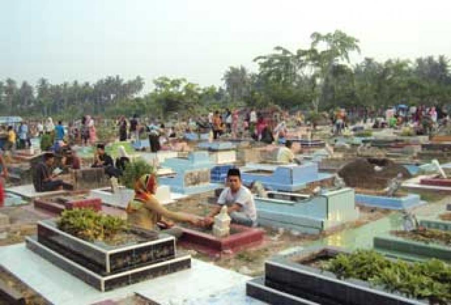 Ribuan Peziarah Padati TPU di Bagan Siapi-api